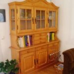 Ein beinahe neuer Schrank