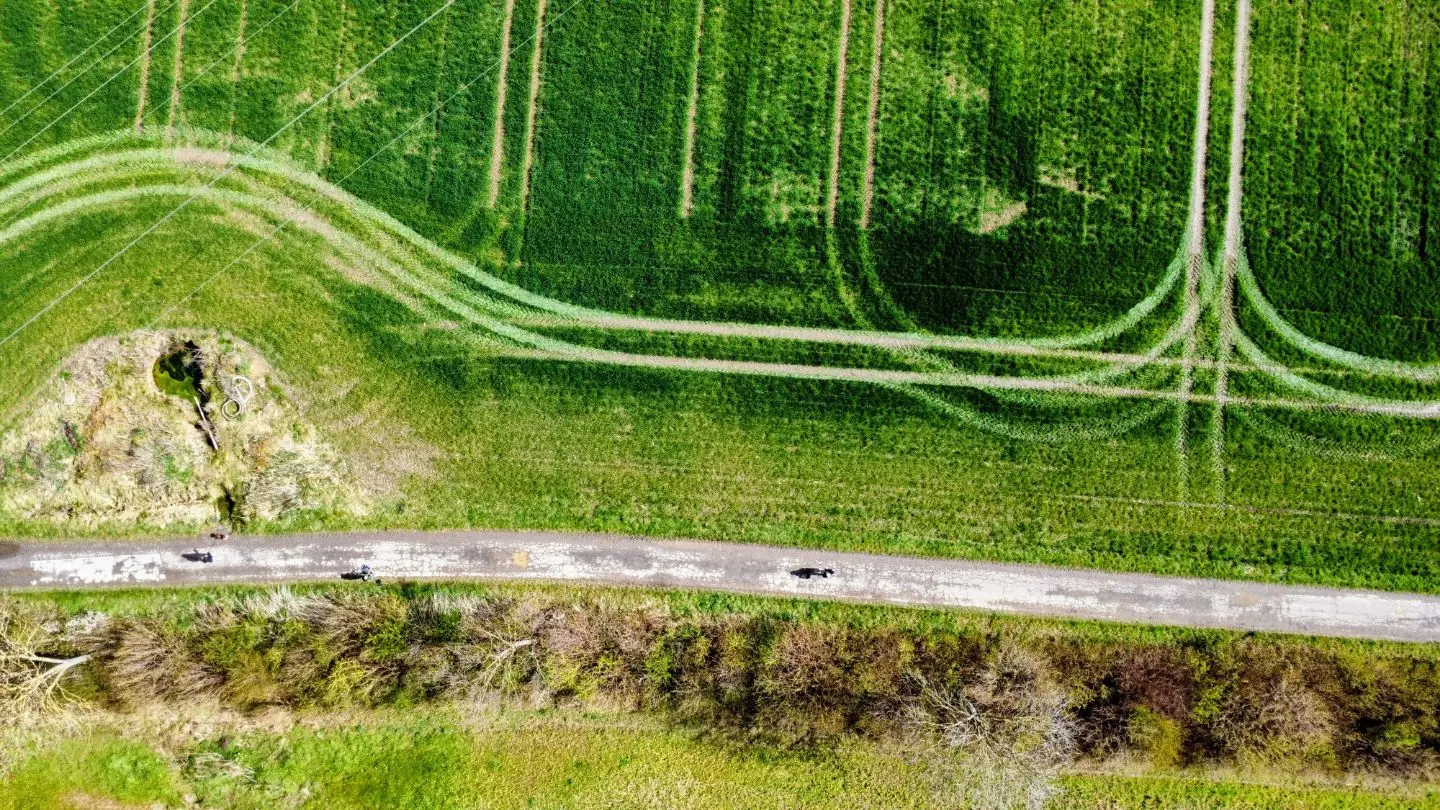 Acker und Weg von oben